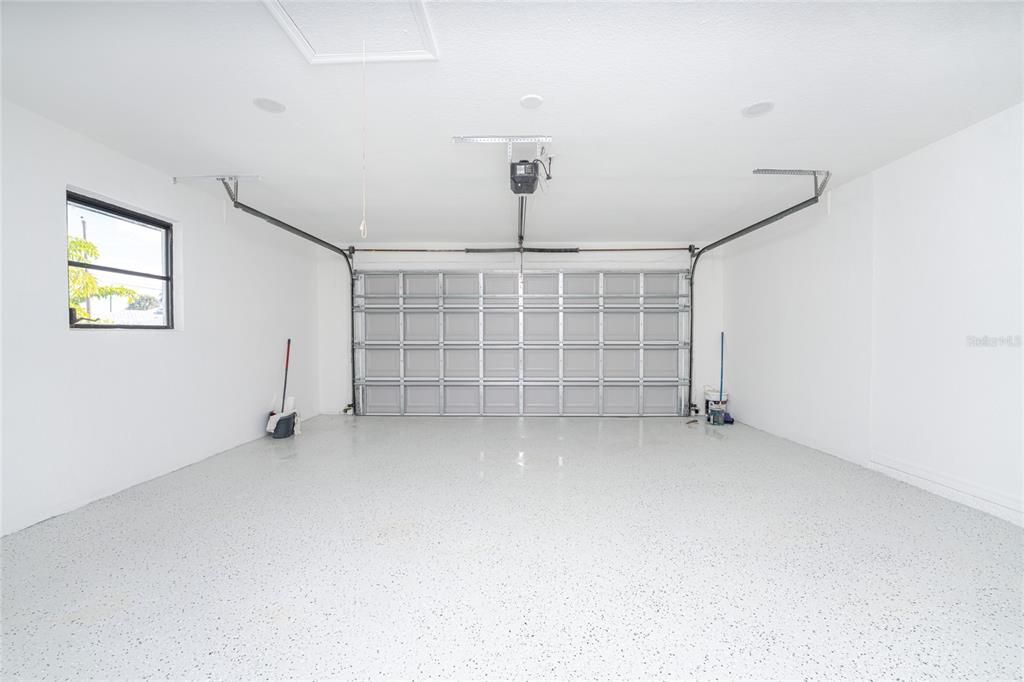 For Sale: $375,000 (3 beds, 2 baths, 1899 Square Feet)