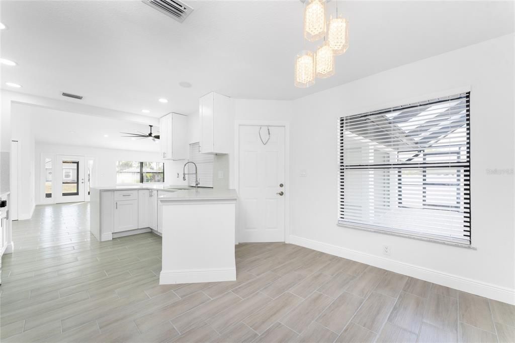 For Sale: $375,000 (3 beds, 2 baths, 1899 Square Feet)