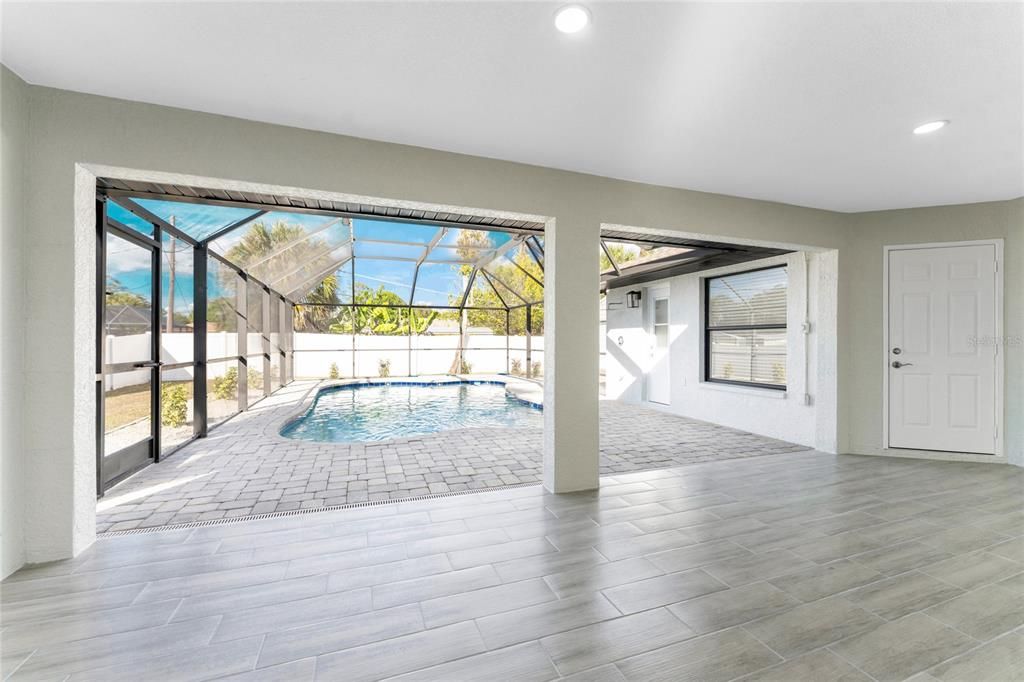 For Sale: $375,000 (3 beds, 2 baths, 1899 Square Feet)