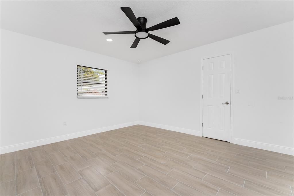 For Sale: $375,000 (3 beds, 2 baths, 1899 Square Feet)