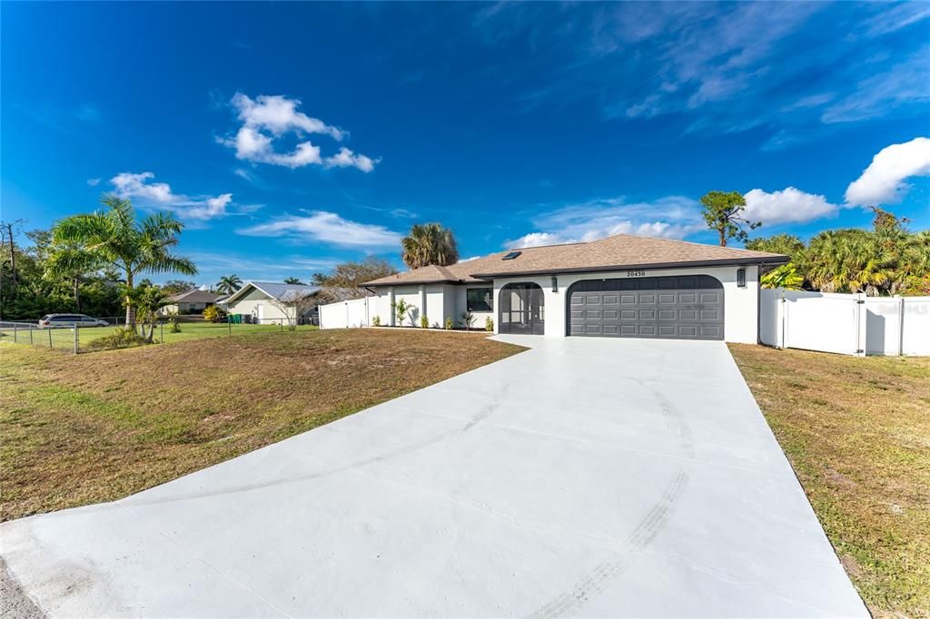 For Sale: $375,000 (3 beds, 2 baths, 1899 Square Feet)