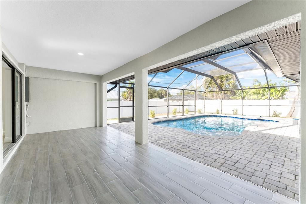 For Sale: $375,000 (3 beds, 2 baths, 1899 Square Feet)