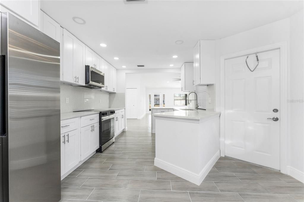 For Sale: $375,000 (3 beds, 2 baths, 1899 Square Feet)