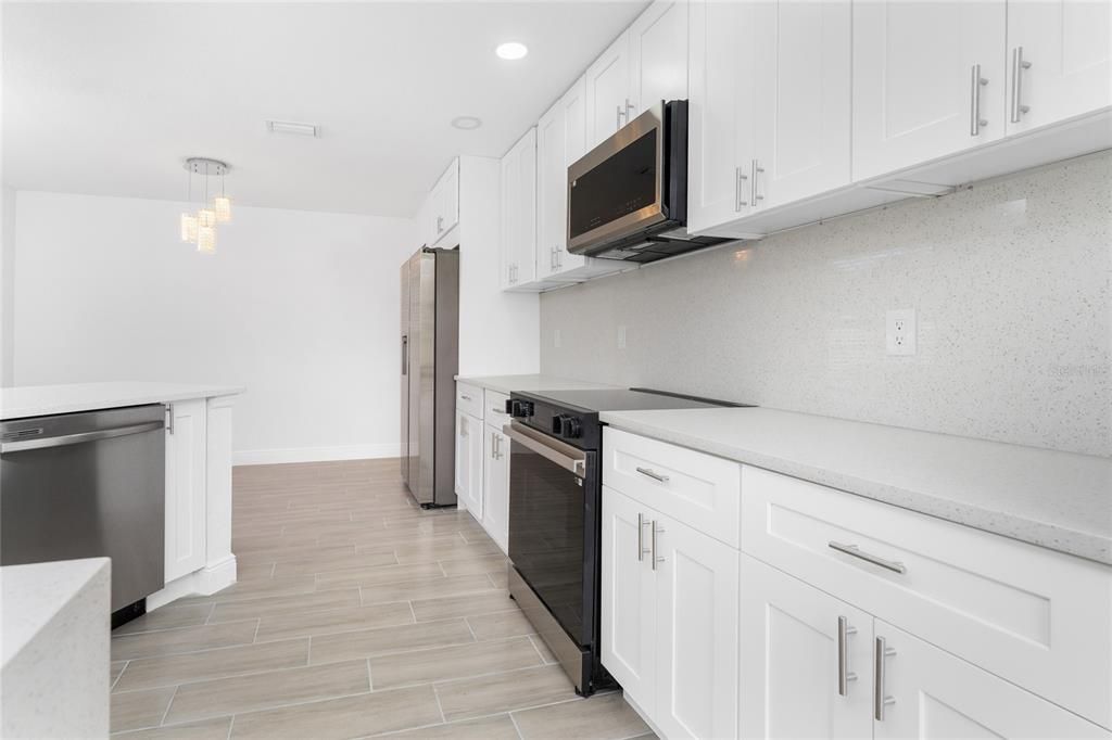 For Sale: $375,000 (3 beds, 2 baths, 1899 Square Feet)