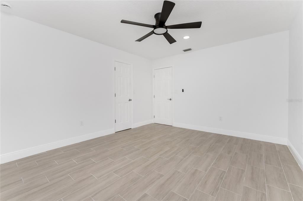 For Sale: $375,000 (3 beds, 2 baths, 1899 Square Feet)