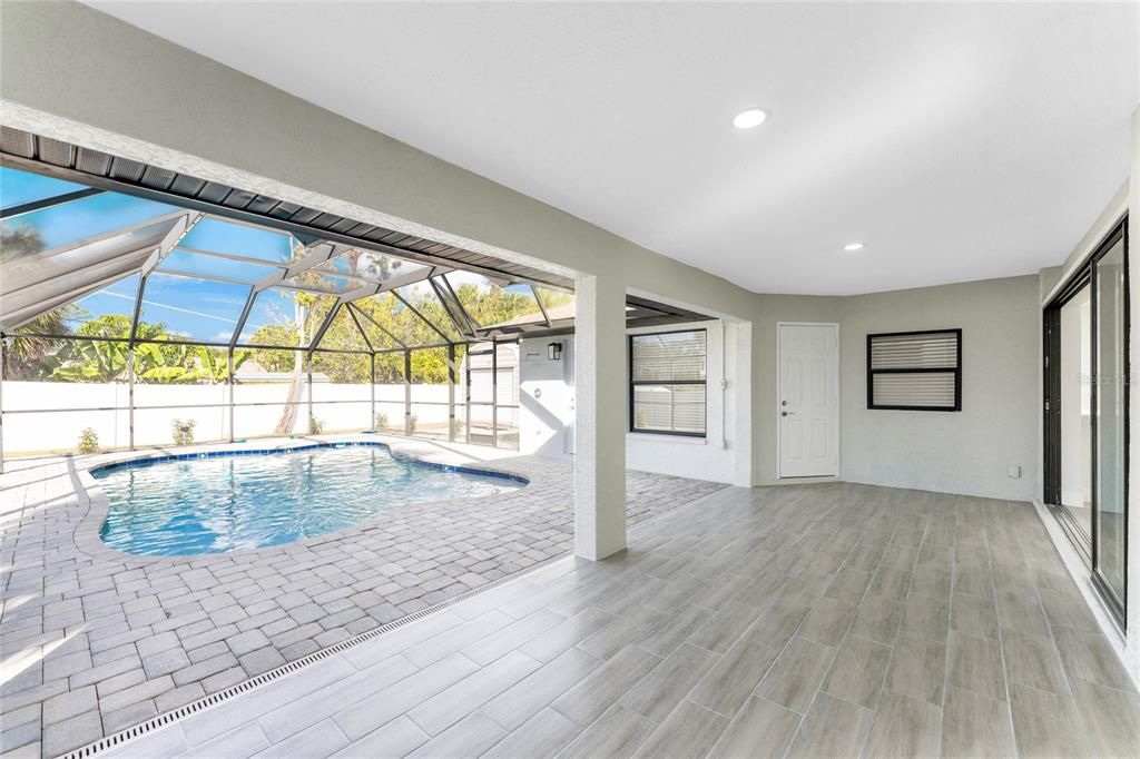 For Sale: $375,000 (3 beds, 2 baths, 1899 Square Feet)