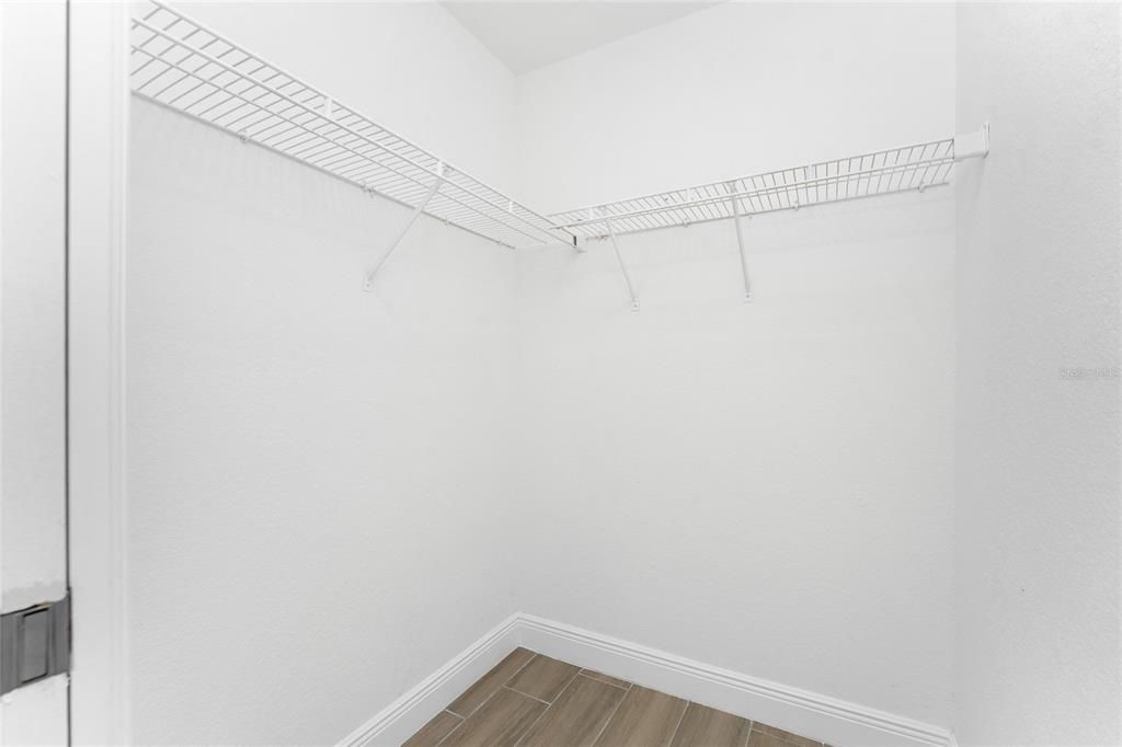 For Sale: $375,000 (3 beds, 2 baths, 1899 Square Feet)