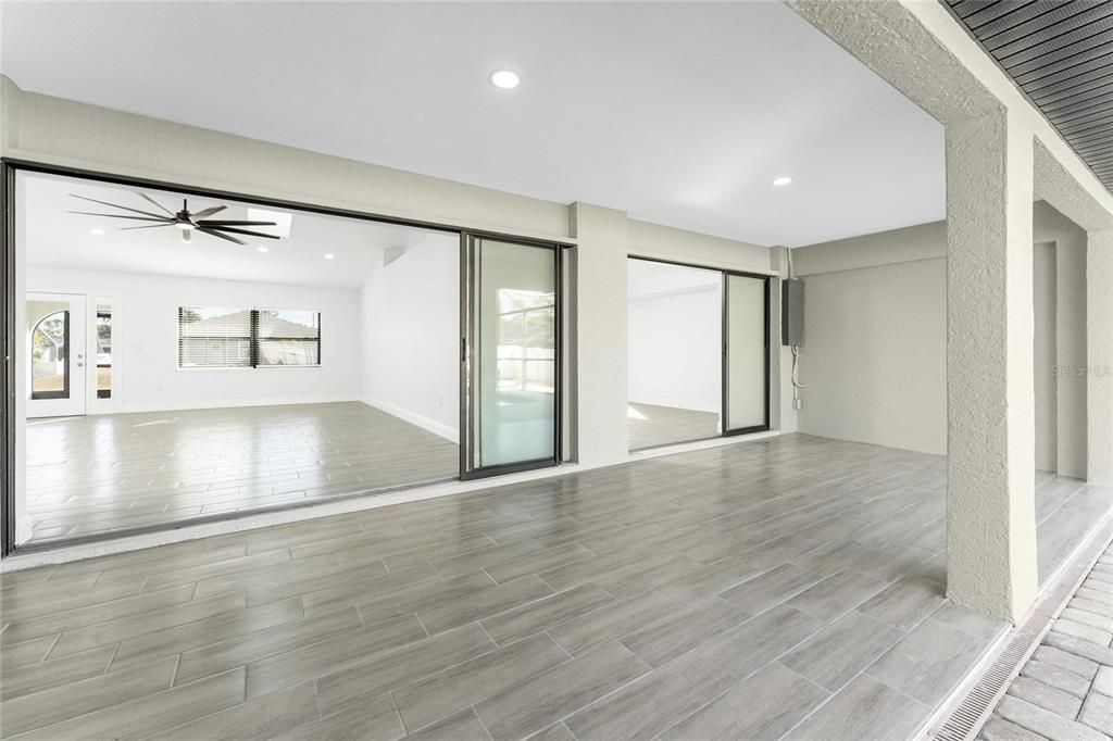 For Sale: $375,000 (3 beds, 2 baths, 1899 Square Feet)