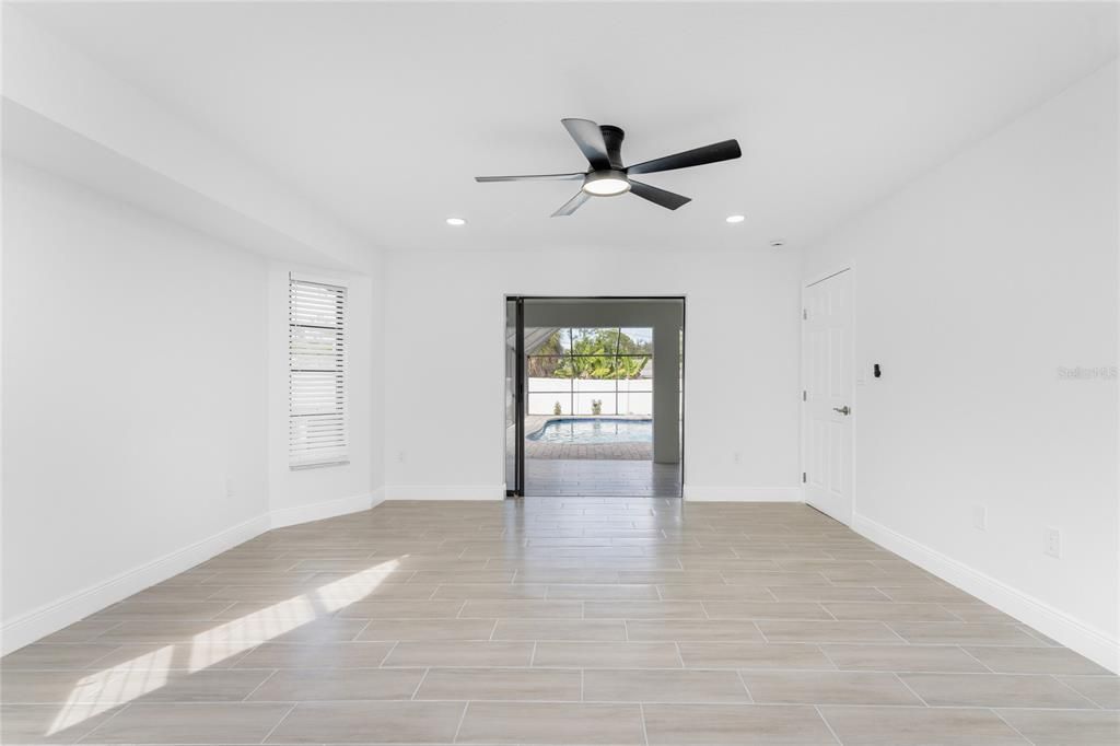 For Sale: $375,000 (3 beds, 2 baths, 1899 Square Feet)