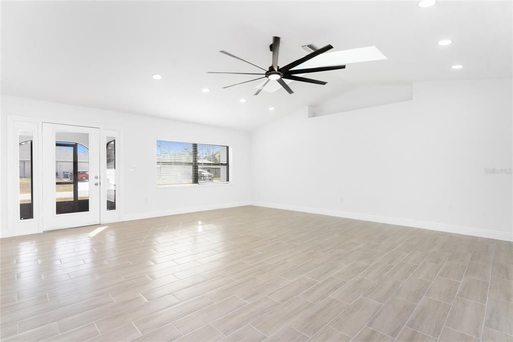 For Sale: $375,000 (3 beds, 2 baths, 1899 Square Feet)