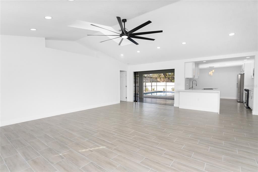 For Sale: $375,000 (3 beds, 2 baths, 1899 Square Feet)