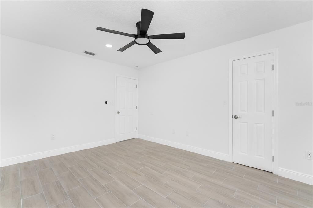 For Sale: $375,000 (3 beds, 2 baths, 1899 Square Feet)