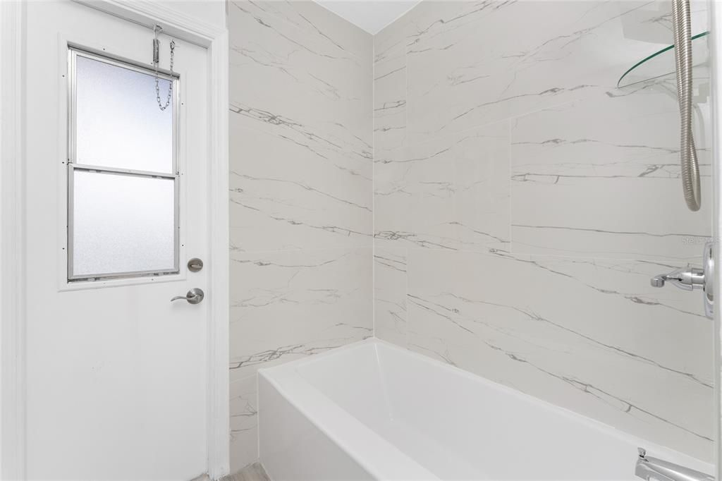 For Sale: $375,000 (3 beds, 2 baths, 1899 Square Feet)