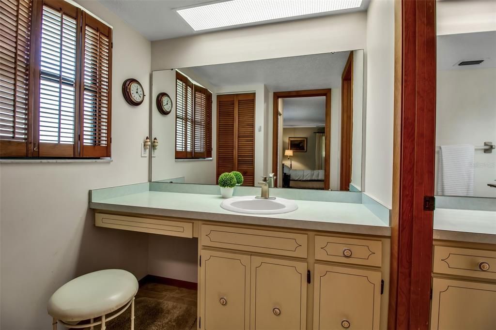 На продажу: $550,000 (3 спален, 2 ванн, 1892 Квадратных фут)