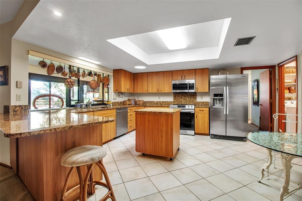 На продажу: $550,000 (3 спален, 2 ванн, 1892 Квадратных фут)