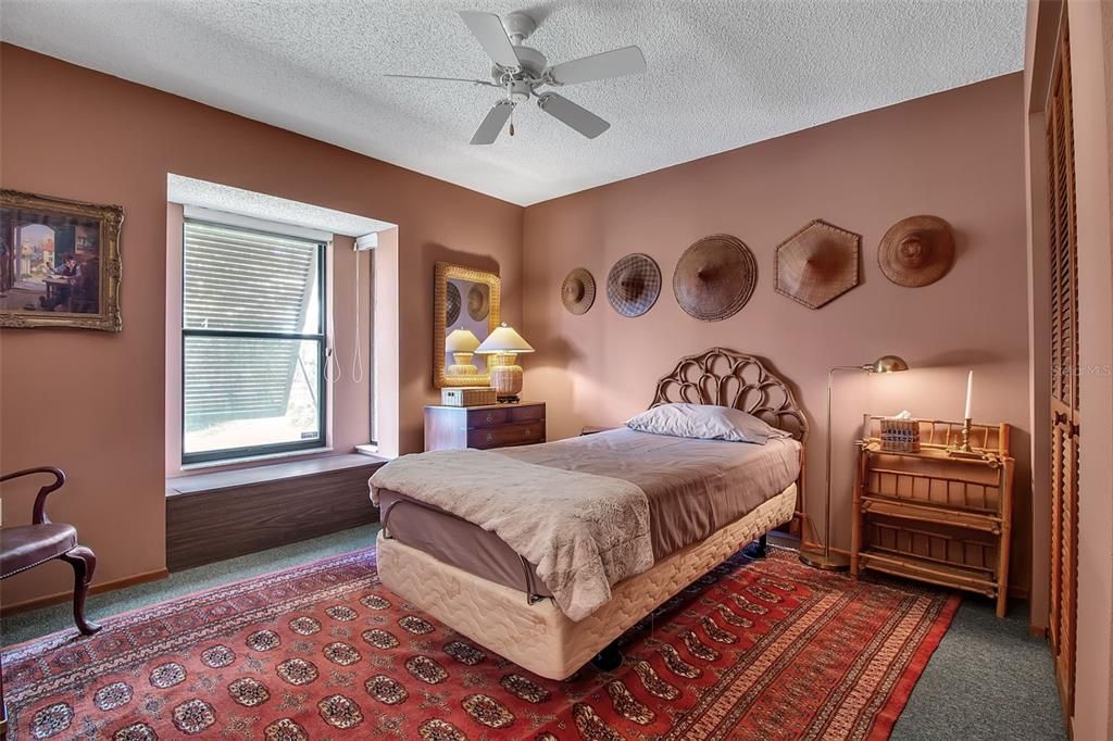 На продажу: $550,000 (3 спален, 2 ванн, 1892 Квадратных фут)