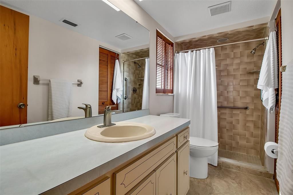 На продажу: $550,000 (3 спален, 2 ванн, 1892 Квадратных фут)