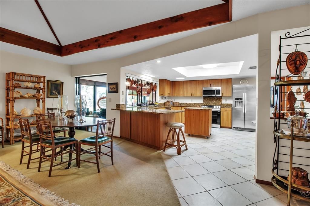 На продажу: $550,000 (3 спален, 2 ванн, 1892 Квадратных фут)