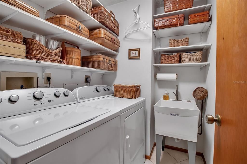 На продажу: $550,000 (3 спален, 2 ванн, 1892 Квадратных фут)