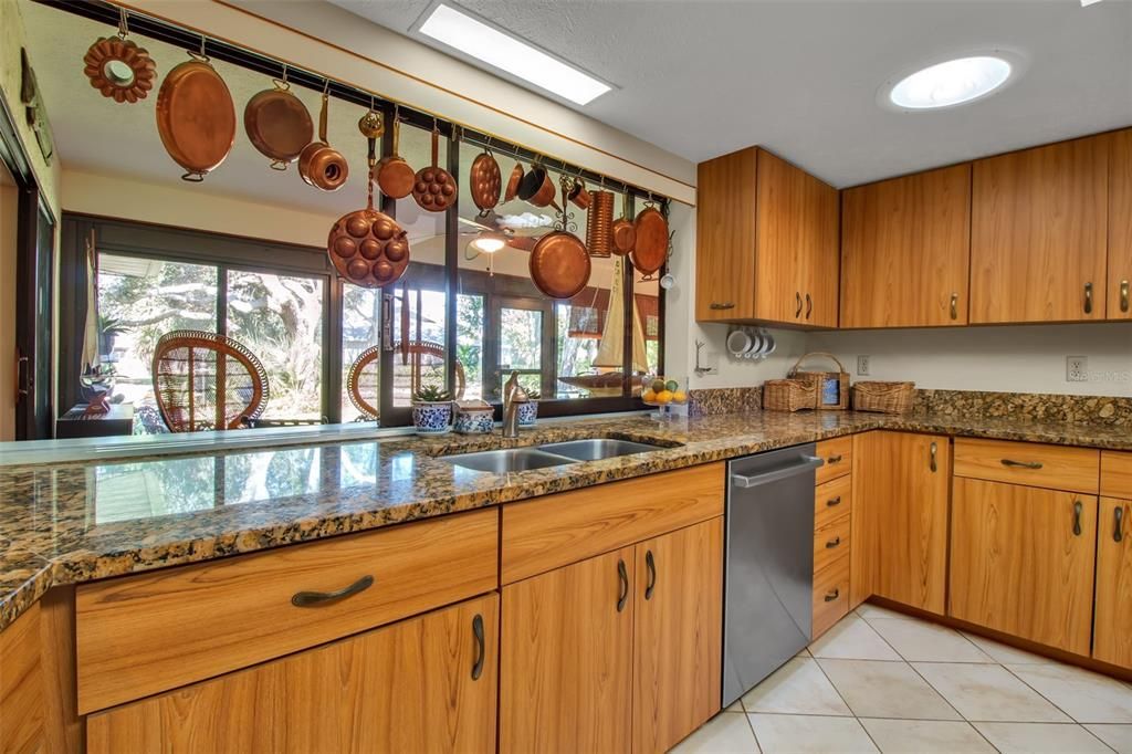 На продажу: $550,000 (3 спален, 2 ванн, 1892 Квадратных фут)