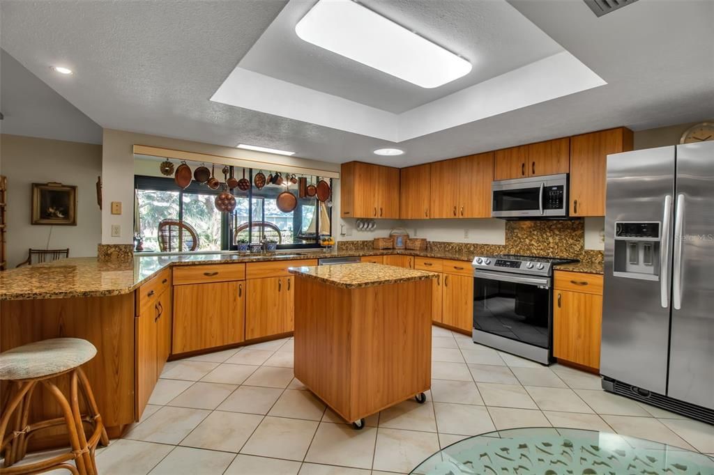 На продажу: $550,000 (3 спален, 2 ванн, 1892 Квадратных фут)