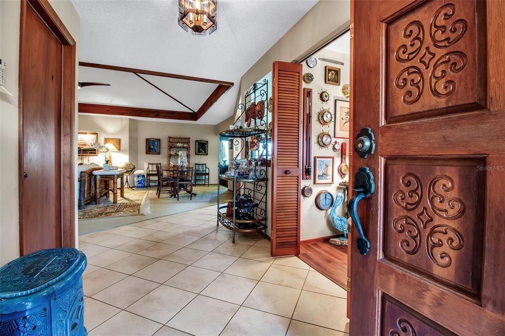 На продажу: $550,000 (3 спален, 2 ванн, 1892 Квадратных фут)