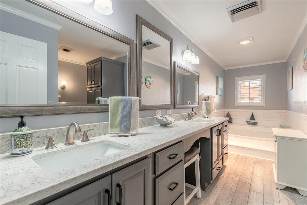 For Sale: $469,900 (3 beds, 2 baths, 716 Square Feet)