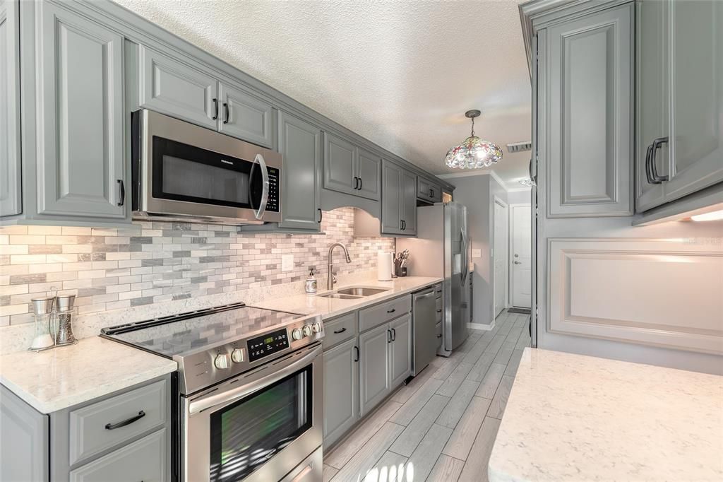 For Sale: $469,900 (3 beds, 2 baths, 716 Square Feet)