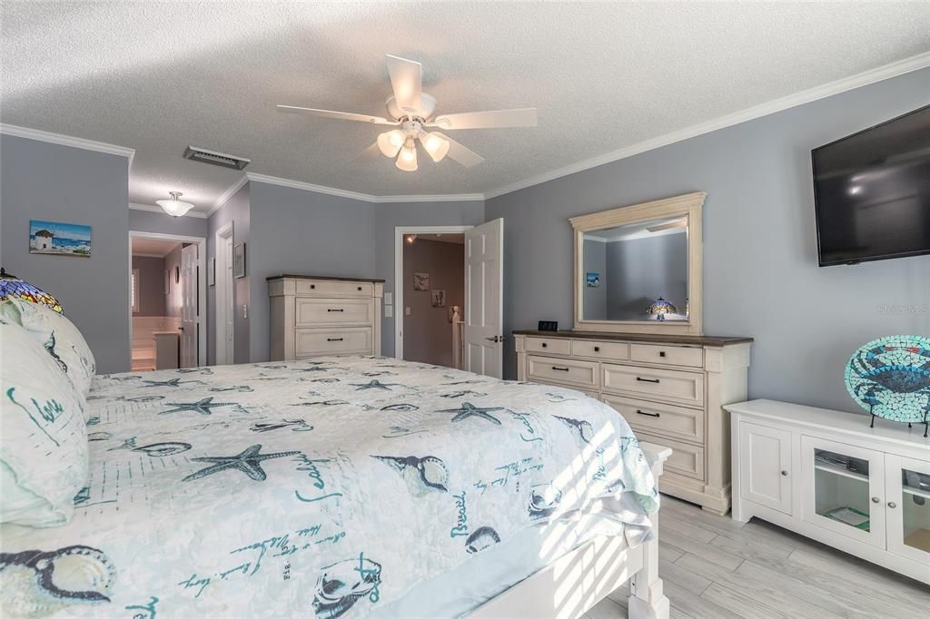 For Sale: $469,900 (3 beds, 2 baths, 716 Square Feet)