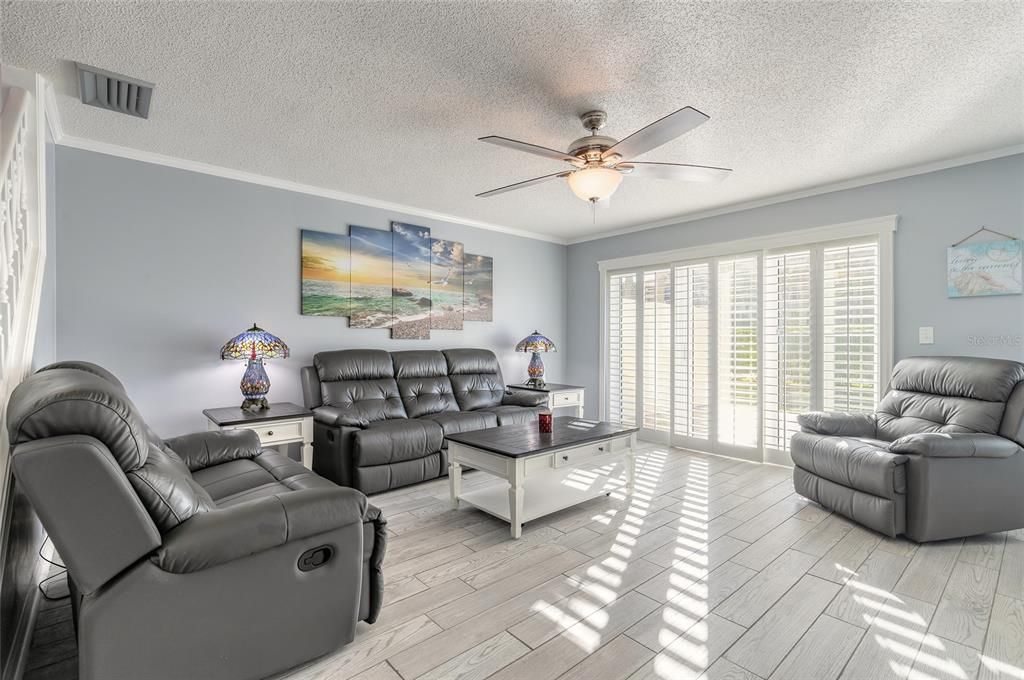 For Sale: $469,900 (3 beds, 2 baths, 716 Square Feet)