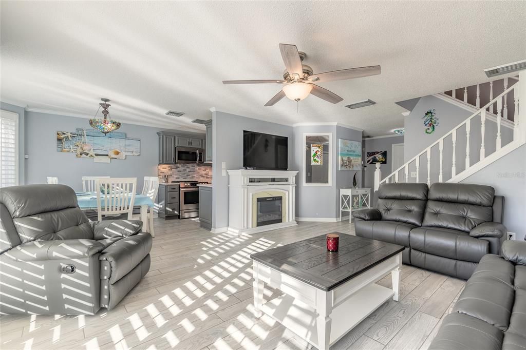 For Sale: $469,900 (3 beds, 2 baths, 716 Square Feet)