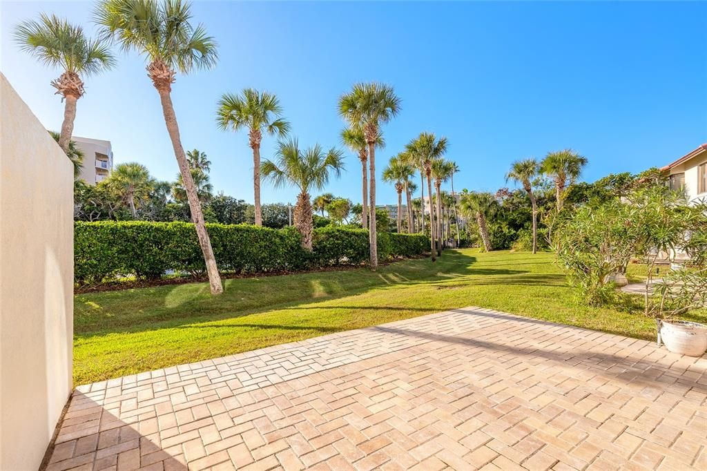 For Sale: $469,900 (3 beds, 2 baths, 716 Square Feet)