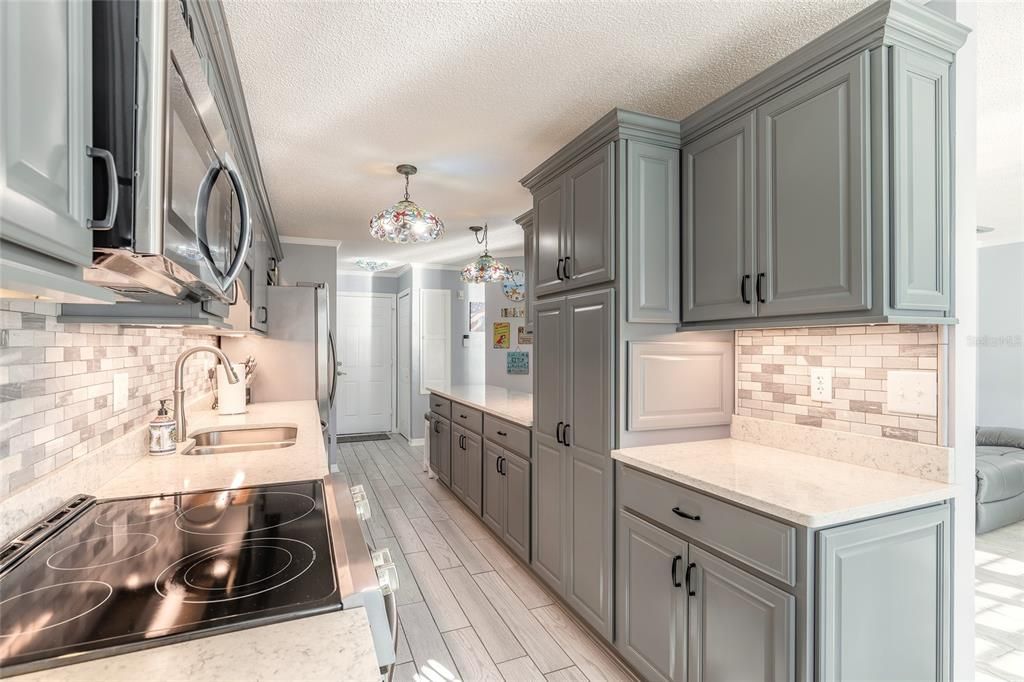 For Sale: $469,900 (3 beds, 2 baths, 716 Square Feet)