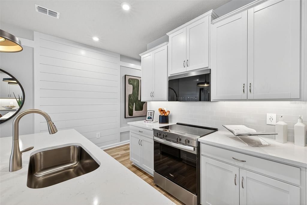 На продажу: $317,204 (3 спален, 2 ванн, 1691 Квадратных фут)