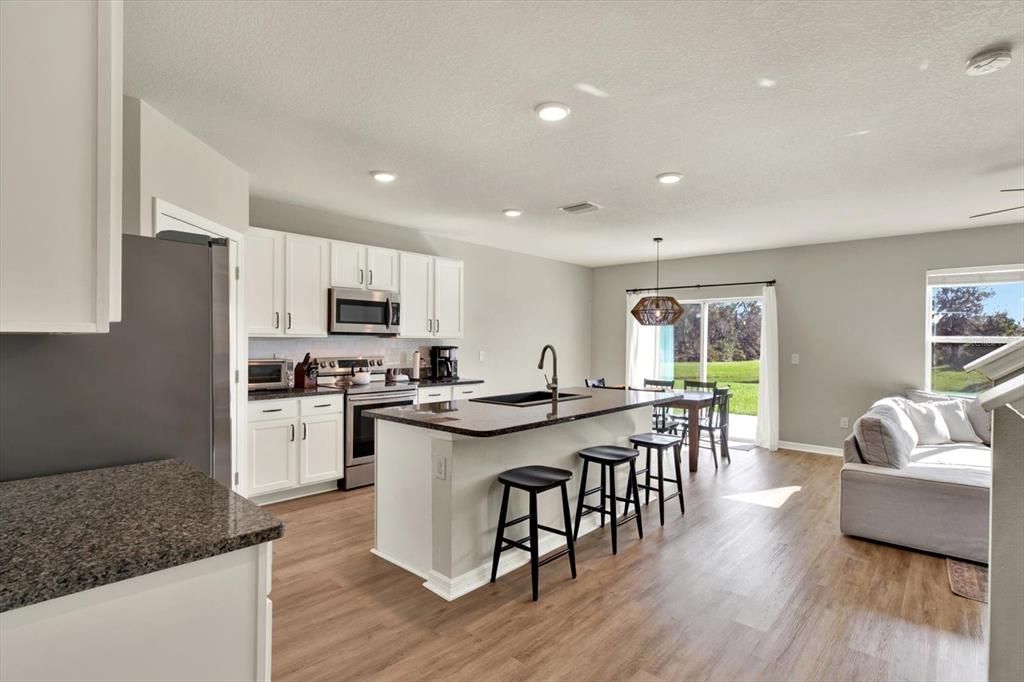 For Rent: $3,000 (5 beds, 2 baths, 2601 Square Feet)