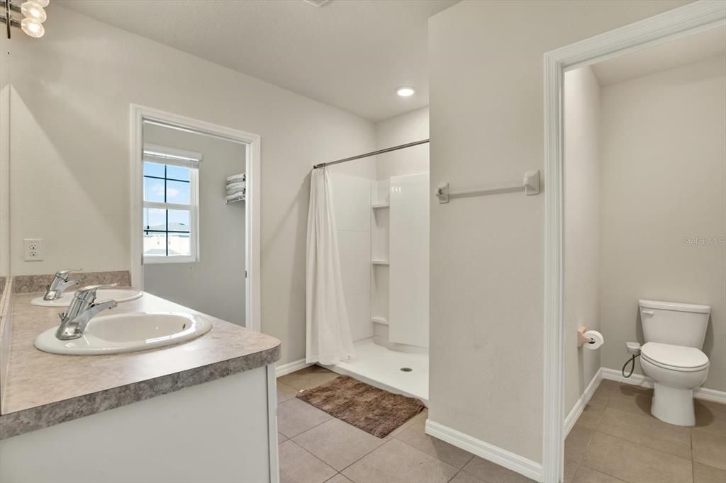 For Rent: $3,000 (5 beds, 2 baths, 2601 Square Feet)