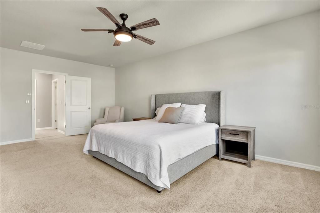 For Rent: $3,000 (5 beds, 2 baths, 2601 Square Feet)