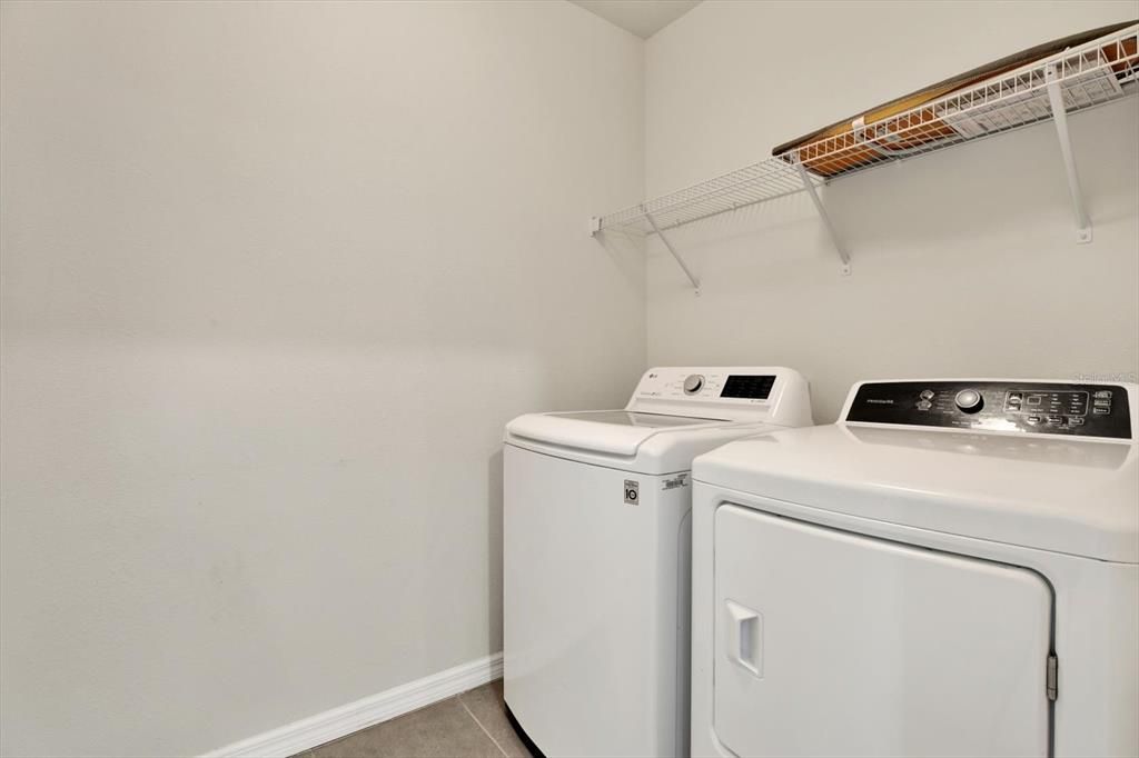 For Rent: $3,000 (5 beds, 2 baths, 2601 Square Feet)