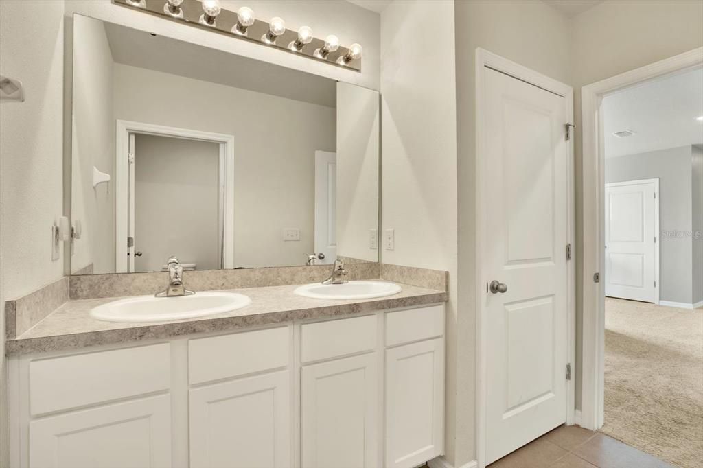 For Rent: $3,000 (5 beds, 2 baths, 2601 Square Feet)