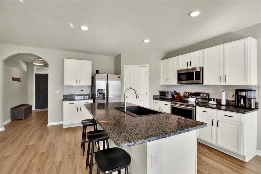 For Rent: $3,000 (5 beds, 2 baths, 2601 Square Feet)