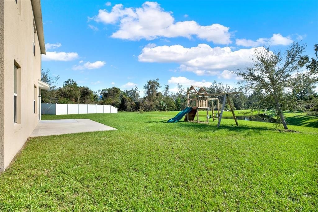 For Rent: $3,000 (5 beds, 2 baths, 2601 Square Feet)