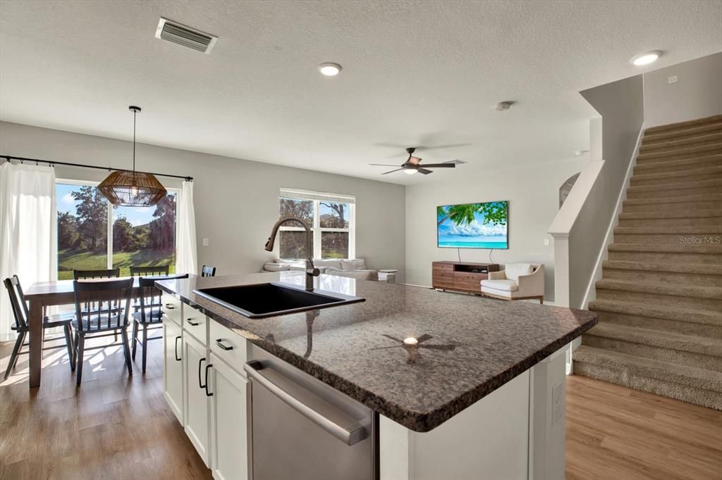 For Rent: $3,000 (5 beds, 2 baths, 2601 Square Feet)