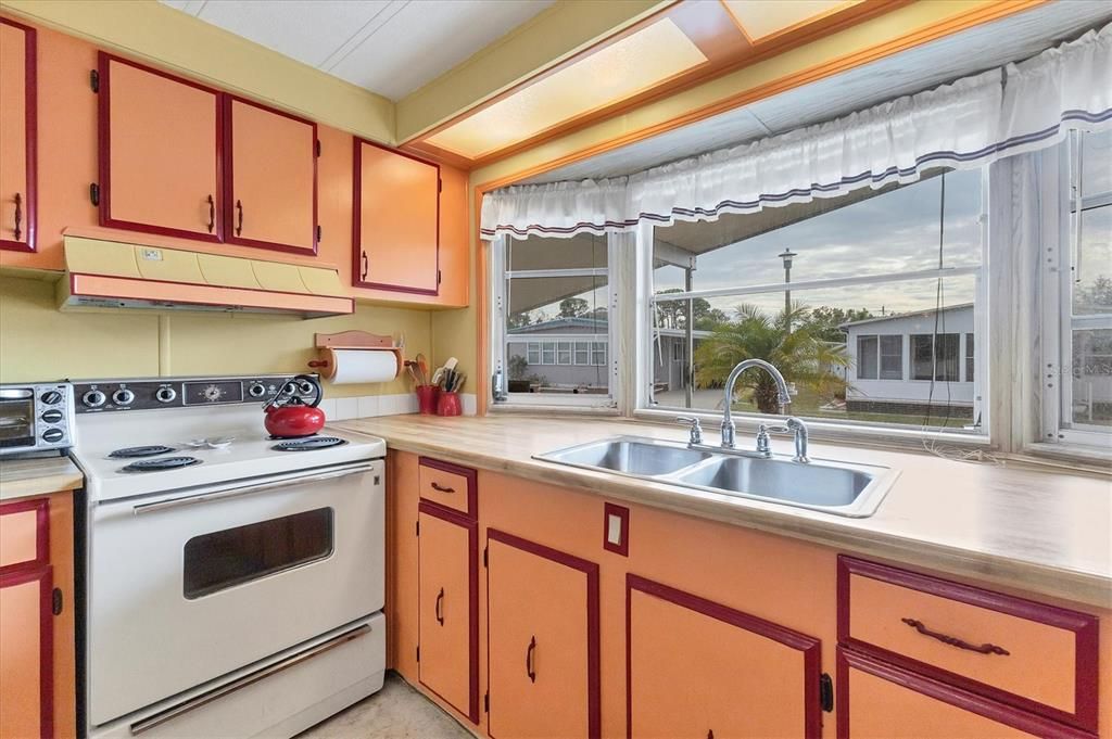 На продажу: $155,000 (2 спален, 2 ванн, 1232 Квадратных фут)