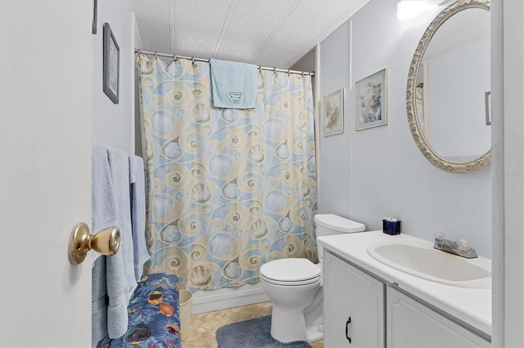 На продажу: $155,000 (2 спален, 2 ванн, 1232 Квадратных фут)