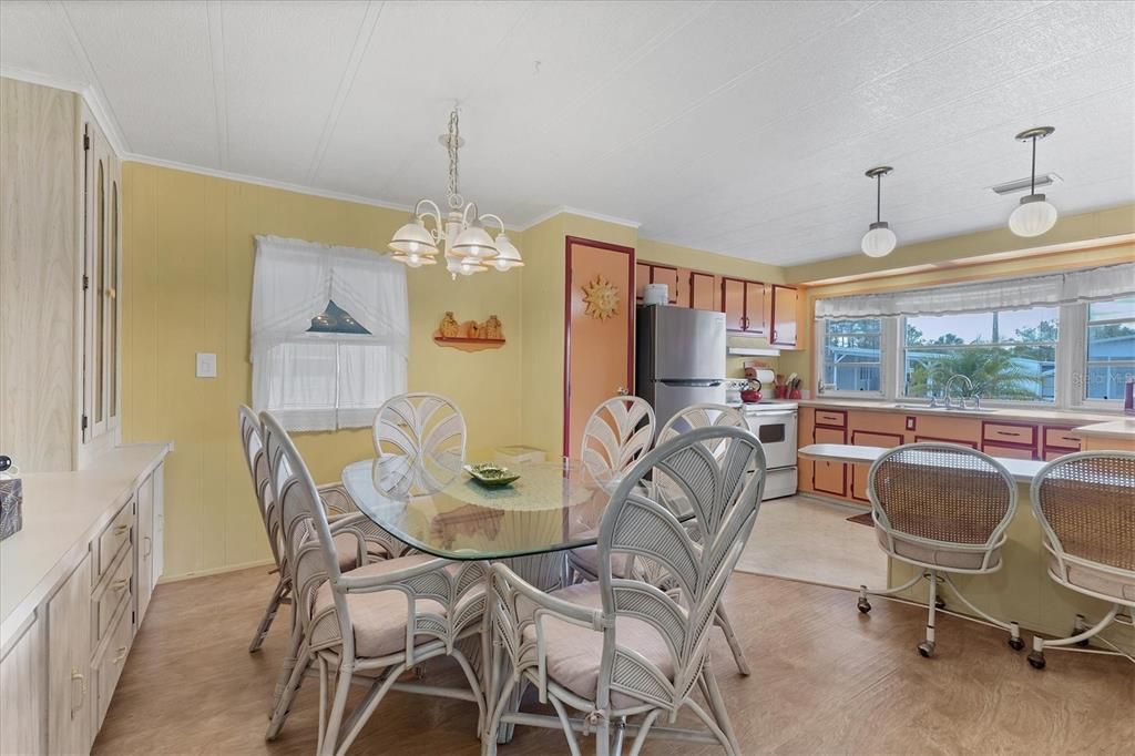 На продажу: $155,000 (2 спален, 2 ванн, 1232 Квадратных фут)