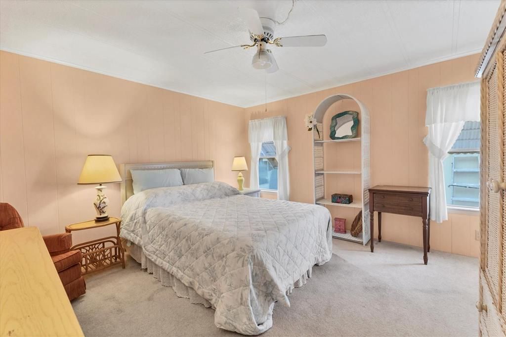 На продажу: $155,000 (2 спален, 2 ванн, 1232 Квадратных фут)