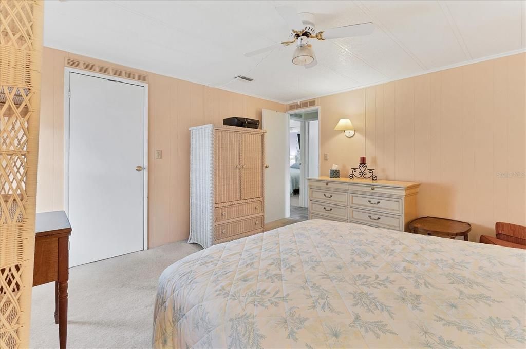 На продажу: $155,000 (2 спален, 2 ванн, 1232 Квадратных фут)