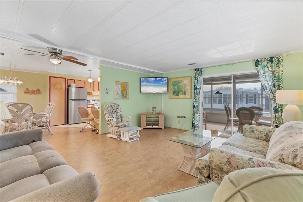 На продажу: $155,000 (2 спален, 2 ванн, 1232 Квадратных фут)