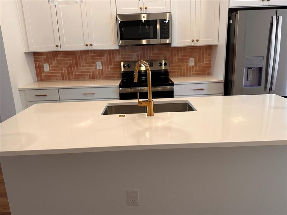 For Rent: $2,500 (3 beds, 3 baths, 1577 Square Feet)