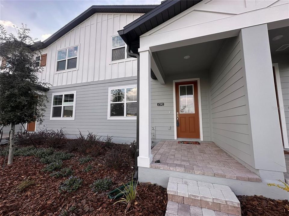 For Rent: $2,500 (3 beds, 3 baths, 1577 Square Feet)